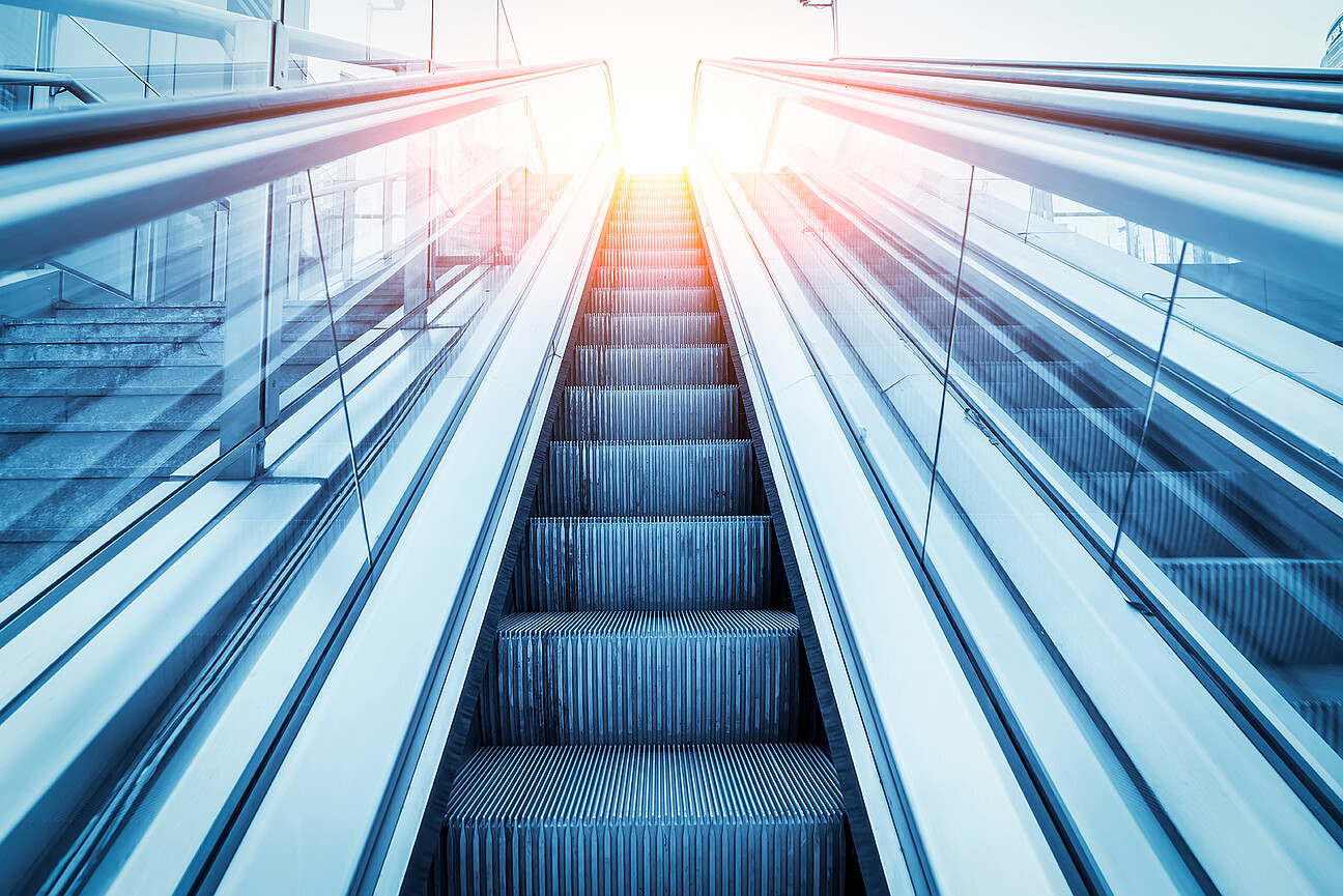 Monitoring escalalator Monitoring escalalator